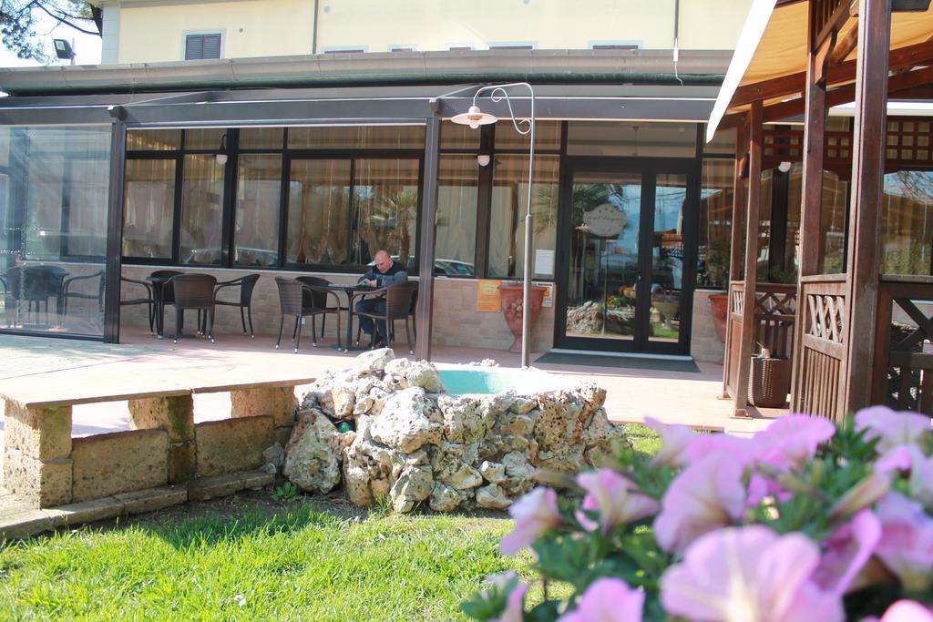 Hotel Virginia Marina di Massa Exteriör bild